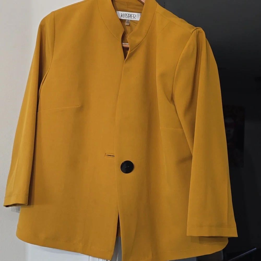 Kasper 3/4 Sleeve Mustard Blazer with Black Button - Size 10 - Picture 4 of 8
